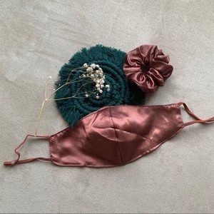 Bundle of silk-like face mask & scrunchie 🌸
